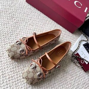 Gucci Tan and Brown Flats with Signature Motif